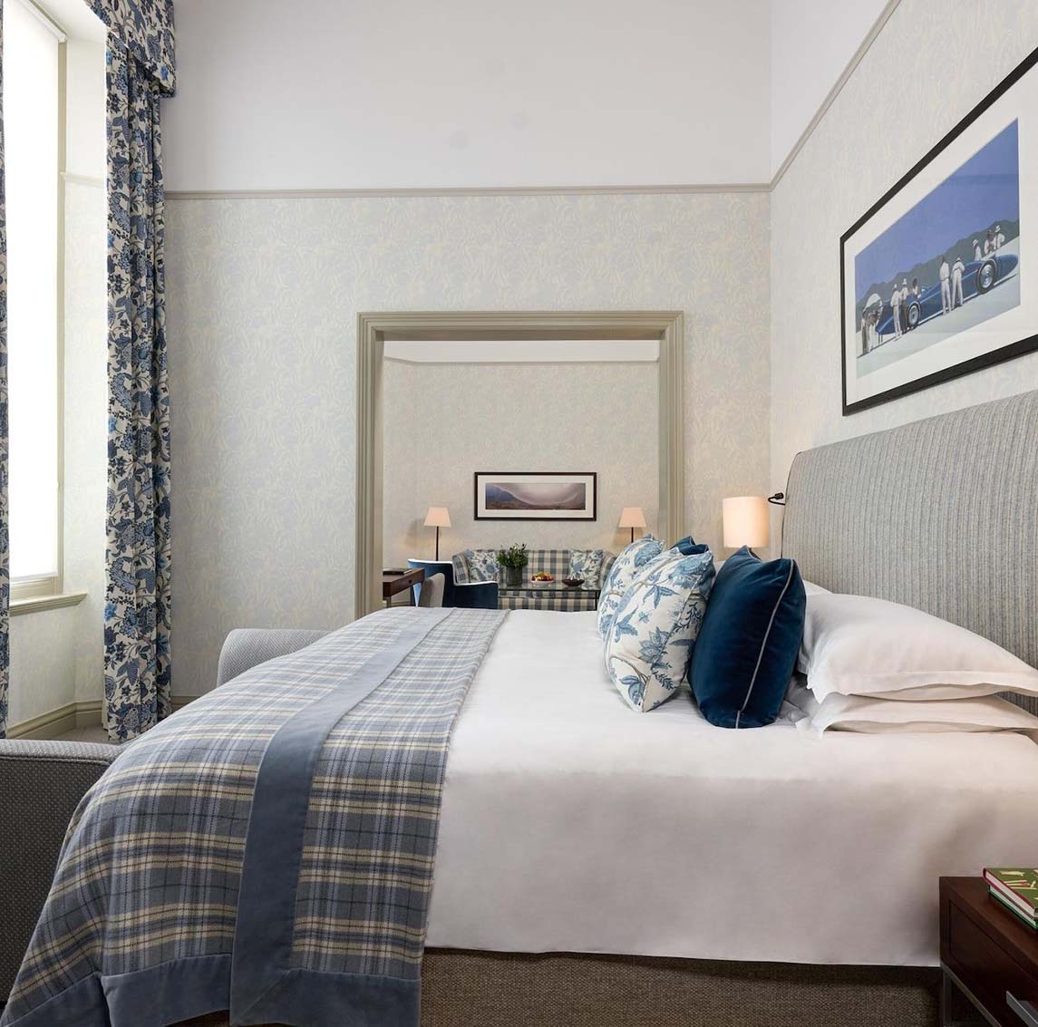 A Night of Extravagance: Luxurious Suites in Edinburgh’s 5-Star Havens